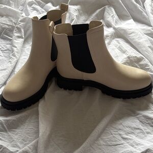 Old Navy Cream Chelsea Lug Ankle Boots with Black Elastic